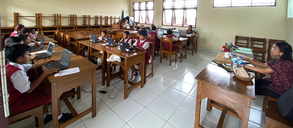SISWA SD di Denpasar saat mengikuti Asesmen Nasional Berbasis Komputer (ANBK). Foto: ist