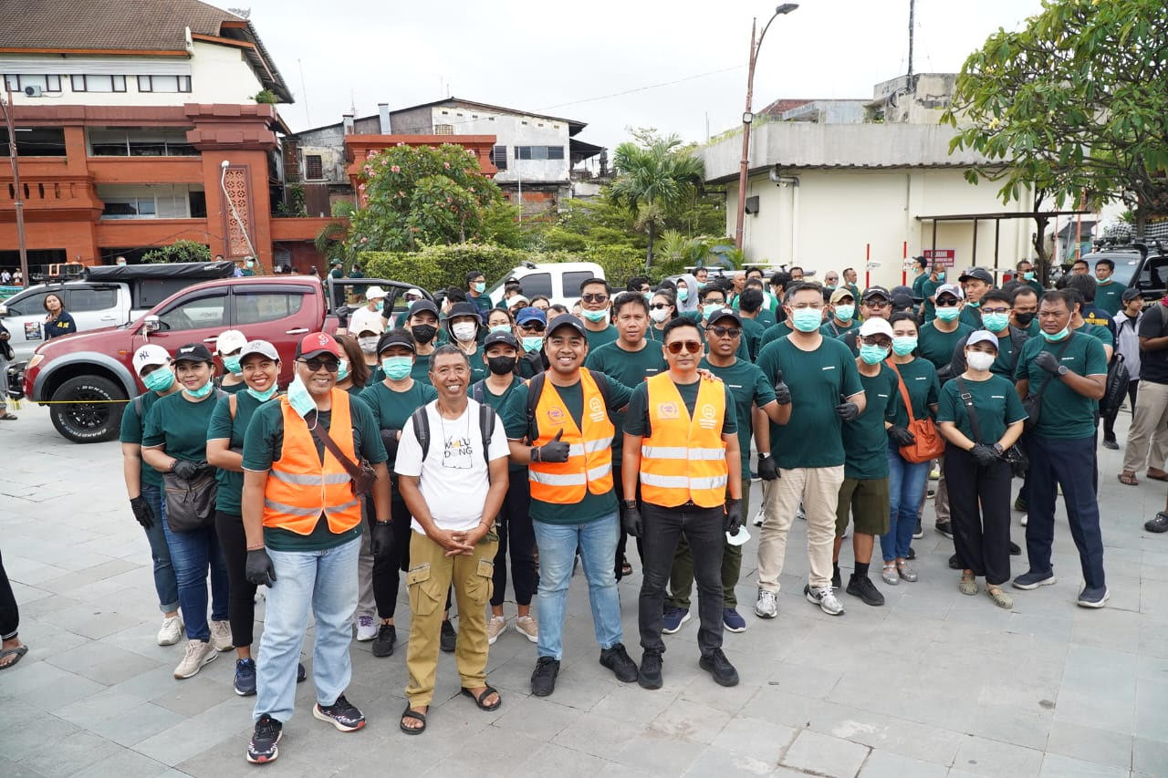 BANK BPD Bali menunjukkan kepedulian nyata terhadap masyarakat yang terdampak banjir di Kota Denpasar. Foto: ist