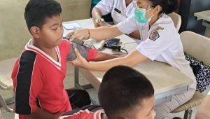 PELAKSANAAN Cek Kesehatan Gratis (CKG) yang menyasar SD/MI di Kota Denpasar pada Rabu (24/9/2025). Foto: ist