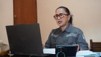KETUT Ariyani saat mengikuti Literasi Pojok Pengawasan Vol. 7 bertema “Isu-Isu Strategis Perempuan dalam Pengawasan Pemilu/Pemilihan” yang digelar Bawaslu Jawa Tengah secara daring, Senin (29/9/2025). Foto: ist