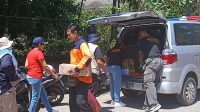 PEMKAB Tabanan melalui BPBD Tabanan menyalurkan bantuan logistik kepada warga terdampak banjir dan longsor, Sabtu (13/9/2025). Foto: ist PEMKAB Tabanan melalui BPBD Tabanan menyalurkan bantuan logistik kepada warga terdampak banjir dan longsor, Sabtu (13/9/2025). Foto: ist