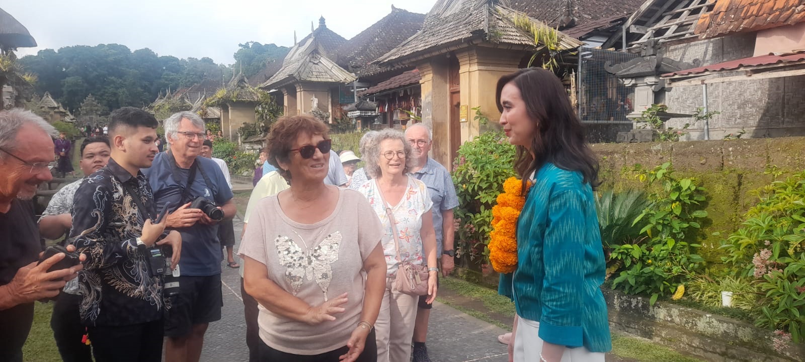 MENTERI Pariwisata, Widiyanti Putri Wardhana, mengunjungi Desa Wisata Penglipuran di Kelurahan Kubu, Bangli, Selasa (30/9/2025). Foto: ist