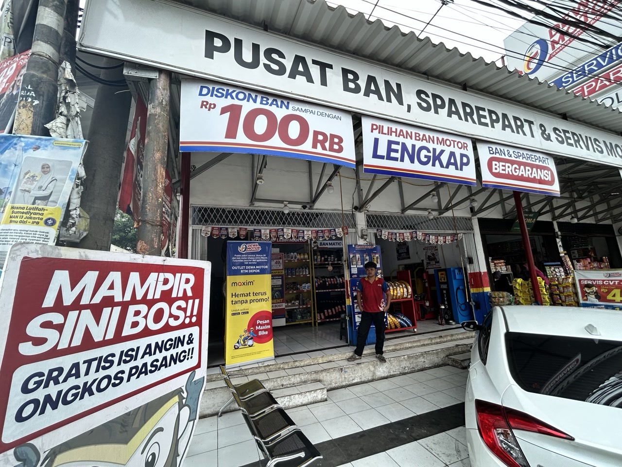 PERUSAHAAN e-hailing terkemuka Maxim mengumumkan kerja sama strategis dengan Dewa Motor untuk menghadirkan penawaran diskon khusus perawatan kendaraan bagi mitra pengemudi Maxim Bike. Foto: ist