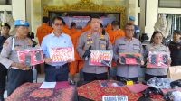 KAPOLRES Tabanan AKBP I Putu Bayu Pati saat konferensi pers pengungkapan lima kasus narkoba, di Lobi Polres Tabanan, Rabu (24/9/2025). Foto: ist