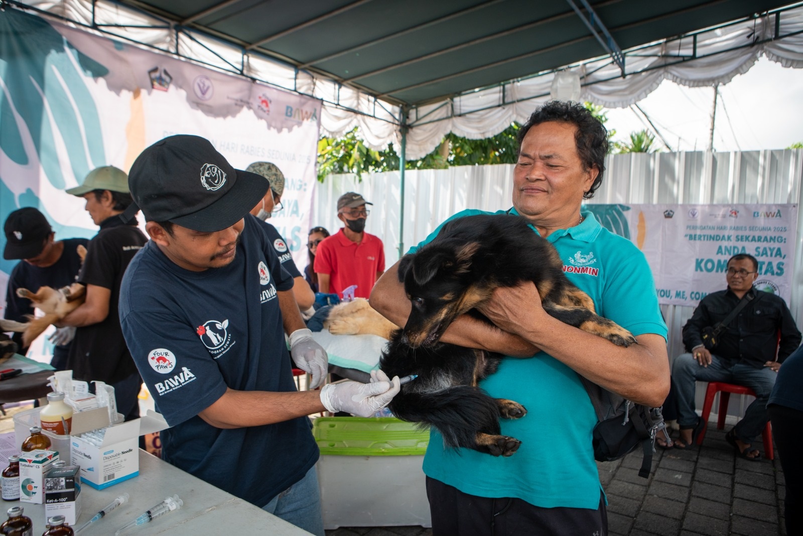 PEMKAB Bangli bersama para pecinta hewan dari Yayasan Bawa dan Four Paws International menggelar serangkaian acara untuk memperingati Hari Rabies Sedunia. Foto: ist