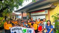 SDN 10 Dauh Puri menggelar kegiatan bakti sosial bertajuk “Sedari Berbagi” sebagai bentuk kepedulian terhadap para siswa dan sekolah yang terdampak banjir. Foto: ist SDN 10 Dauh Puri menggelar kegiatan bakti sosial bertajuk “Sedari Berbagi” sebagai bentuk kepedulian terhadap para siswa dan sekolah yang terdampak banjir. Foto: ist