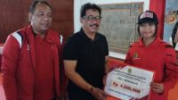 WAKIL Bupati Gianyar, Anak Agung Gde Mayun, menyerahkan bonus kepada Kontingen Gianyar peraih medali dalam ajang Pekan Olahraga Pelajar (Porjar) Provinsi Bali Tahun 2025. Foto: ist WAKIL Bupati Gianyar, Anak Agung Gde Mayun, menyerahkan bonus kepada Kontingen Gianyar peraih medali dalam ajang Pekan Olahraga Pelajar (Porjar) Provinsi Bali Tahun 2025. Foto: ist
