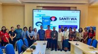 KABID Bina Pelayanan Kesehatan Dinas Kesehatan Kota Denpasar, I Wayan Sukrayasa, foto bersama usai memaparkan Rancangan Aksi Perubahan menampilkan terobosan inovasi platform berbasis digital yang diberi nama “Santiwa” pada Jumat, 24 Oktober 2025, di Ruang pertemuan Dinas Kesehatan Kota Denpasar. Foto: ist