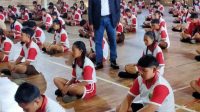 KETUA Dewan Pengurus Cabang Perkumpulan Komunitas Hipnotis Indonesia (DPC PKHI) Kabupaten Tabanan, Master, I Wayan Ritiaksa, saat hadir memberikan hipnoterapi pendidikan karakter di SMPN 4 Pupuan, Tabanan, Jumat (17/10/2025). Foto: ist KETUA Dewan Pengurus Cabang Perkumpulan Komunitas Hipnotis Indonesia (DPC PKHI) Kabupaten Tabanan, Master, I Wayan Ritiaksa, saat hadir memberikan hipnoterapi pendidikan karakter di SMPN 4 Pupuan, Tabanan, Jumat (17/10/2025). Foto: ist