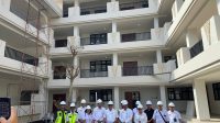 WALI Kota Denpasar, I Gusti Ngurah Jaya Negara, turun langsung meninjau sejumlah proyek fisik strategis di Kota Denpasar dalam kegiatan Monitoring dan Evaluasi (Monev) Pembangunan Tahun Anggaran 2025, Rabu (22/10/2025). Salah satunya pembangunan SMPN 17 Denpasar. Foto: ist WALI Kota Denpasar, I Gusti Ngurah Jaya Negara, turun langsung meninjau sejumlah proyek fisik strategis di Kota Denpasar dalam kegiatan Monitoring dan Evaluasi (Monev) Pembangunan Tahun Anggaran 2025, Rabu (22/10/2025). Salah satunya pembangunan SMPN 17 Denpasar. Foto: ist