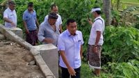 KETUA DPRD Gianyar meninjau pembangunan residence di wilayah Kemenuh, Sukawati. Foto: ist KETUA DPRD Gianyar meninjau pembangunan residence di wilayah Kemenuh, Sukawati. Foto: ist