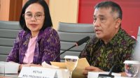 KETUA KPU Bali, I Dewa Agung Gede Lidartawan, saat membuka FGD terkait penyusunan kajian teknis pelaksanaan Pemilu dan Pilkada Serentak 2024 dengan tema dana kampanye, di KPU Bali, Selasa (14/10/2025). Foto: ist