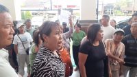 SIDANG lanjutan perkara pidana pembunuhan dengan terdakwa I Wayan Luwes alias Jro Luwes, digelar di Pengadilan Negeri Bangli, Selasa (14/10). Usai sidang, keluarga korban menyuarakan kekecewaan mendalam terhadap proses hukum yang dinilai tidak adil. Foto: ist