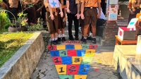 KEGIATAN kokurikuler kelas IX di SMPN 5 Denpasar diwujudkan melalui proyek Taman Rumus (Ruang Numerasi Spenma) sebagai tindak lanjut dari Gerakan Numerasi Nasional (GNN). Foto: ist