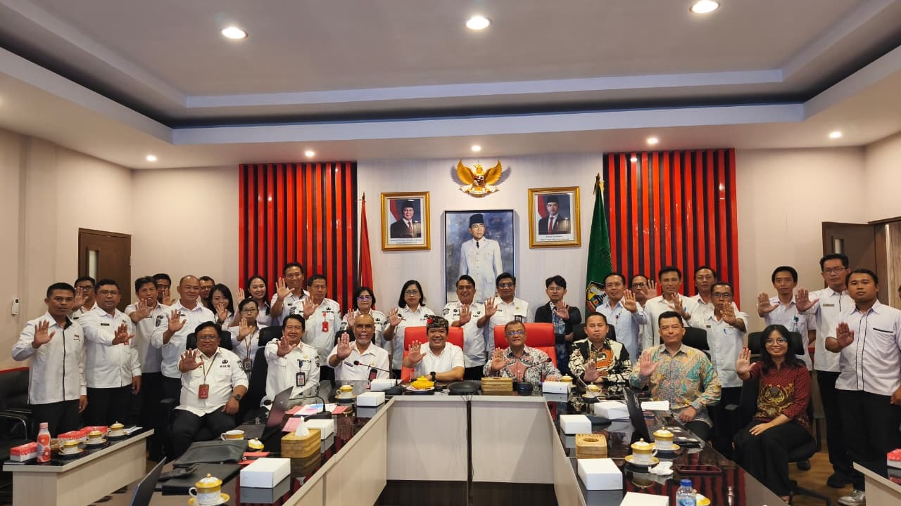 PEMKAB Bangli menunjukkan komitmen kuat upaya pemberantasan korupsi, dengan melangsungkan rapat koordinasi pemberantasan tindak pidana korupsi tahun 2025 bersama Komisi Pemberantasan Korupsi (KPK). Foto: ist