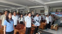 RATUSAN guru anggota PGRI Kota Denpasar mengikuti sosialisasi Peraturan Gubernur Bali Nomor 40 Tahun 2025 tentang Pembebasan Sanksi Pajak Kendaraan Bermotor, Rabu (15/10/2025). Foto: ist