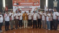 ASISTEN Pemerintahan dan Kesejahteraan Rakyat (Kesra) Provinsi Bali, I Dewa Gede Mahendra Putra, foto bersama usai membuka Pekan Olahraga, Seni, dan Pembelajaran (Porsenijar) PGRI Bali 2025, di aula Kampus Universitas PGRI Mahadewa Indonesia, Jumat (3/10/2025). Foto: tra