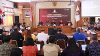 RAPAT koordinasi PDPB triwulan III dilangsungkan di KPU Bali dengan melibatkan Bawaslu Bali dan stakeholder terkait, Rabu (1/10/2025). Foto: ist