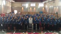 KADISDIKPORA Kota Denpasar, Anak Agung Gede Wiratama, foto bersama kepala sekolah se-Kota Denpasar saat mensosialisasi Permendikdasmen Nomor 7 Tahun 2025 tentang Penugasan Guru sebagai Kepala Sekolah dan Kepmendikdasmen Nomor 129/P/2025 tentang Seleksi Substansi Bakal Calon Kepala Sekolah, Pelatihan Bakal Calon Kepala Sekolah, dan Mekanisme Penugasan Guru sebagai Kepala Sekolah. Foto: ist