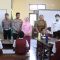 KAPOLRES Gianyar AKBP Chandra C. Kesuma; didampingi Ketua Bhayangkari Cabang Gianyar, Ajeng Chandra, para pejabat utama Polres Gianyar, serta perwakilan Badan Gizi Nasional (BGN) Regional Bali mengecek pelaksanaan uji coba Sentra Pelayanan Pangan Gratis (SPPG). Foto: ist
