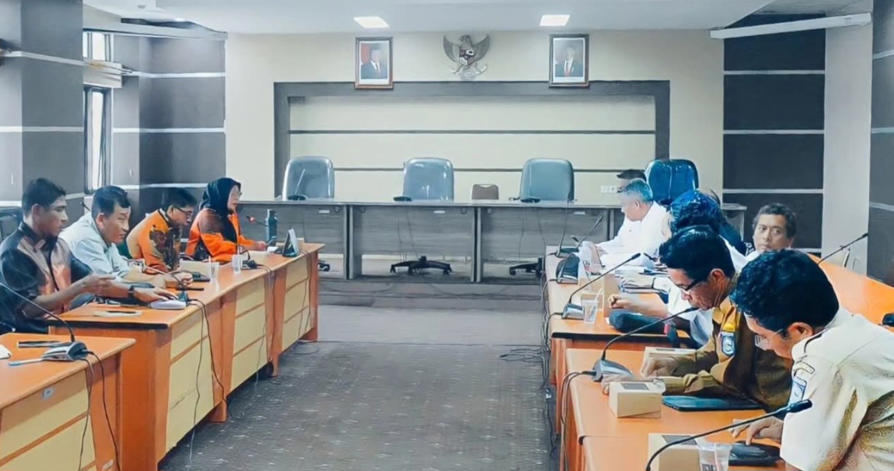 SUASANA RDP Komisi III DPRD NTB dengan jajaran PT AMNT, Selasa (14/10/2025). Foto: ist