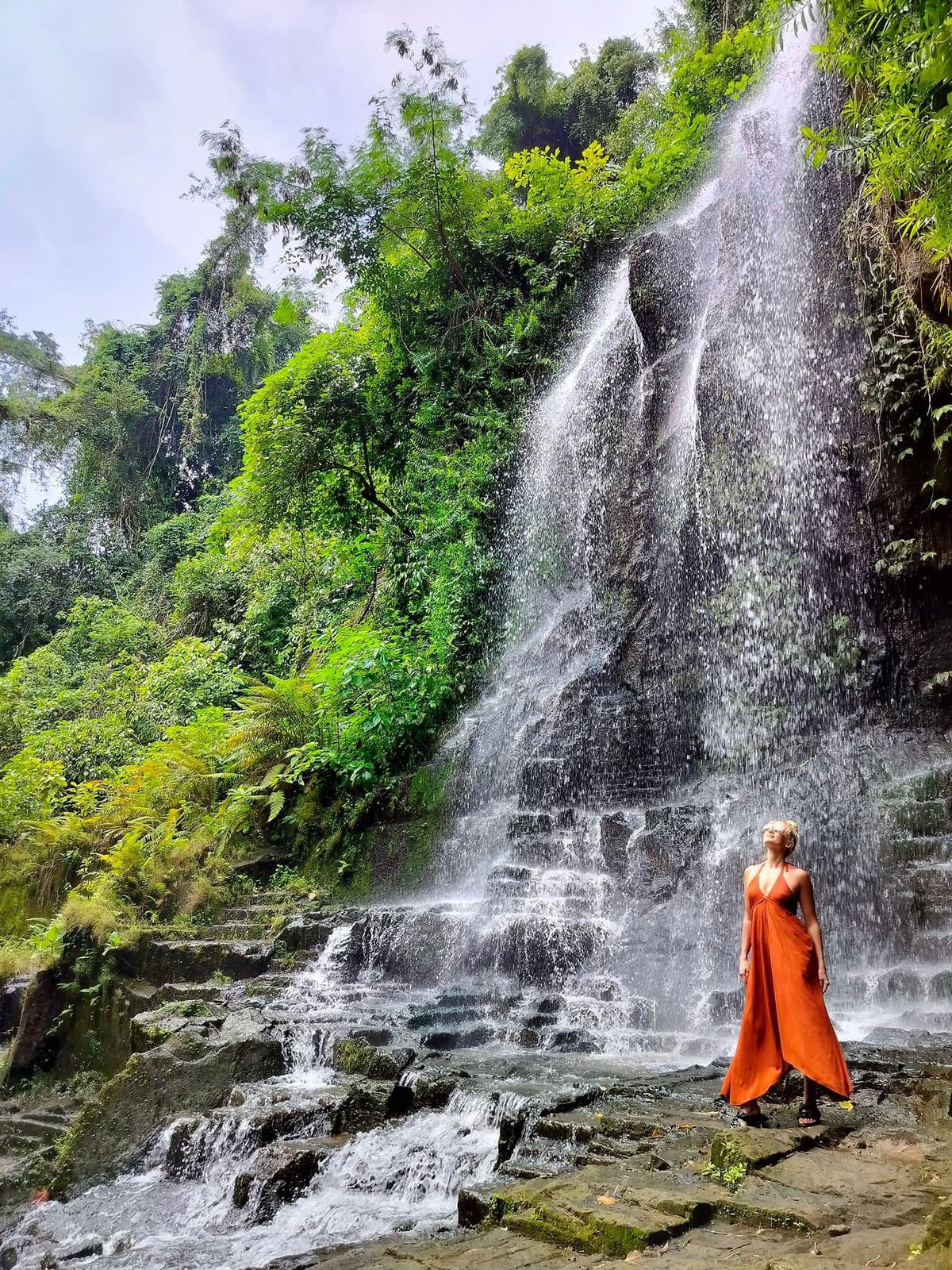 TEMESI Waterfall, air terjun alami yang menampilkan keindahan tebing Sungai Sangsang. Foto: ist