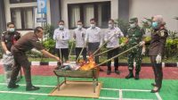 KEJARI Karangasem memusnahkan ratusan barang bukti dari perkara tindak pidana umum yang telah berkekuatan hukum tetap (inkracht), periode Juni hingga November 2025. Foto: ist KEJARI Karangasem memusnahkan ratusan barang bukti dari perkara tindak pidana umum yang telah berkekuatan hukum tetap (inkracht), periode Juni hingga November 2025. Foto: ist
