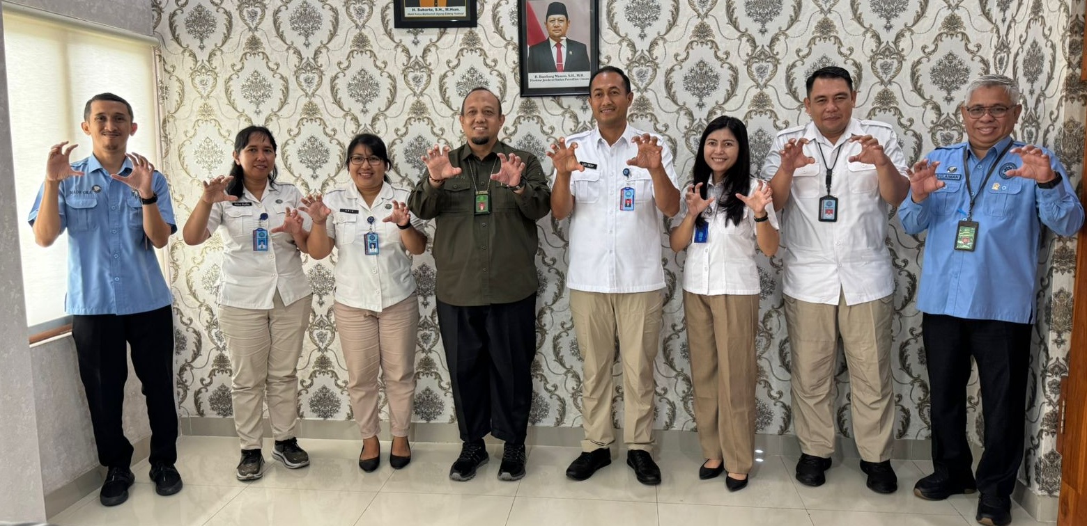 KEPALA BNN Kota Denpasar, AKBP Leo Dedy Defretes, saat audiensi dengan Ketua Pengadilan Negeri Denpasar, Iman Luqmanul Hakim, dalam rangka menjalin silaturahmi dan koordinasi penanganan kasus tindak pidana narkotika di wilayah Kota Denpasar. Foto: ist