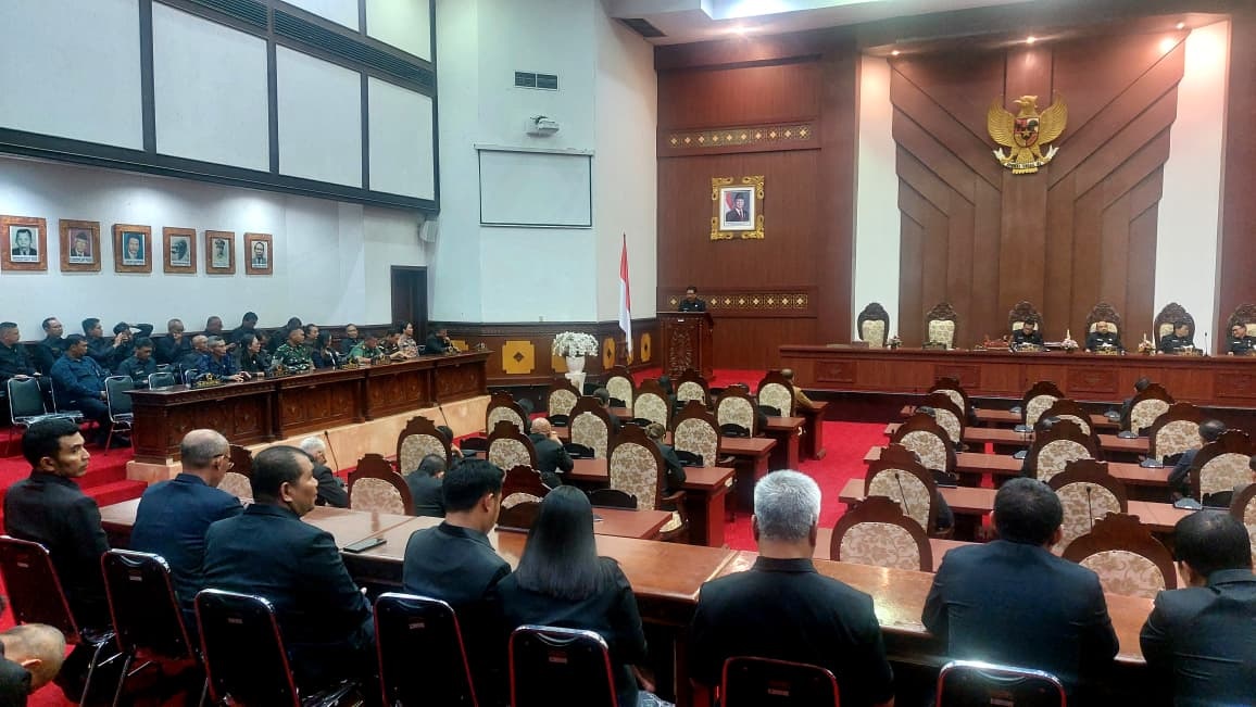 RAPAT paripurna di Ruang Sidang Utama DPRD Gianyar, Selasa (11/11/2025). Foto: ist