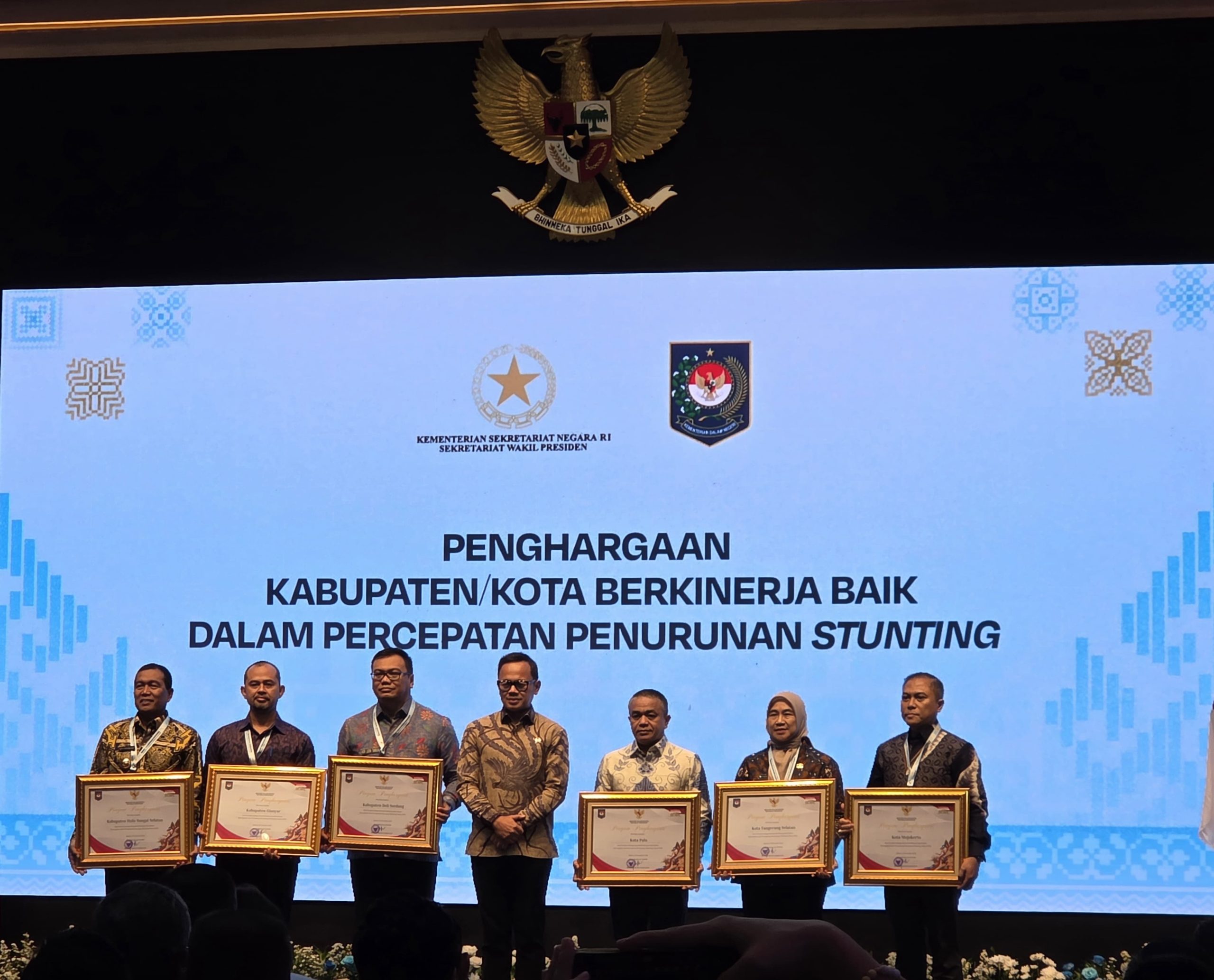 PENGHARGAAN sebagai daerah berkinerja baik dalam pencegahan dan percepatan penurunan stunting tahun 2024 dari Kementerian Dalam Negeri. Foto: ist