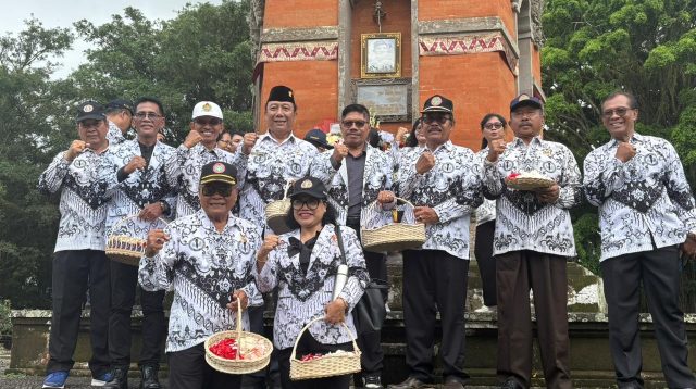 HARI Guru Nasional (HGN) diperingati pada 25 November setiap tahunnya. Tema “Guru Bermutu, Indonesia Maju, Bersama PGRI Wujudkan Indonesia Emas” pada peringatan Hari Guru Nasional 2025 dan HUT ke-80 Persatuan Guru Republik Indonesia (PGRI) menyiratkan sebuah visi besar. Kualitas guru adalah pondasi utama kemajuan bangsa menuju masa depan gemilang. Foto: ist HARI Guru Nasional (HGN) diperingati pada 25 November setiap tahunnya. Tema “Guru Bermutu, Indonesia Maju, Bersama PGRI Wujudkan Indonesia Emas” pada peringatan Hari Guru Nasional 2025 dan HUT ke-80 Persatuan Guru Republik Indonesia (PGRI) menyiratkan sebuah visi besar. Kualitas guru adalah pondasi utama kemajuan bangsa menuju masa depan gemilang. Foto: ist