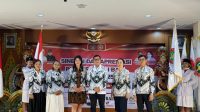 KETUA PGRI Bali, IGN Eddy Mulya, foto bersama usai melantik pengurus LKBH PGRI Bali, Rabu (12/11/2025). Foto: ist KETUA PGRI Bali, IGN Eddy Mulya, foto bersama usai melantik pengurus LKBH PGRI Bali, Rabu (12/11/2025). Foto: ist