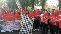 WAKIL Wali Kota Denpasar, I Kadek Agus Arya Wibawa, membuka jalan sehat yang diselenggarakan PGRI Kota Denpasar, Minggu (23/11/2025) bertempat di sisi utara Lapangan Puputan Badung I Gusti Ngurah Made Agung. Foto: tra WAKIL Wali Kota Denpasar, I Kadek Agus Arya Wibawa, membuka jalan sehat yang diselenggarakan PGRI Kota Denpasar, Minggu (23/11/2025) bertempat di sisi utara Lapangan Puputan Badung I Gusti Ngurah Made Agung. Foto: tra