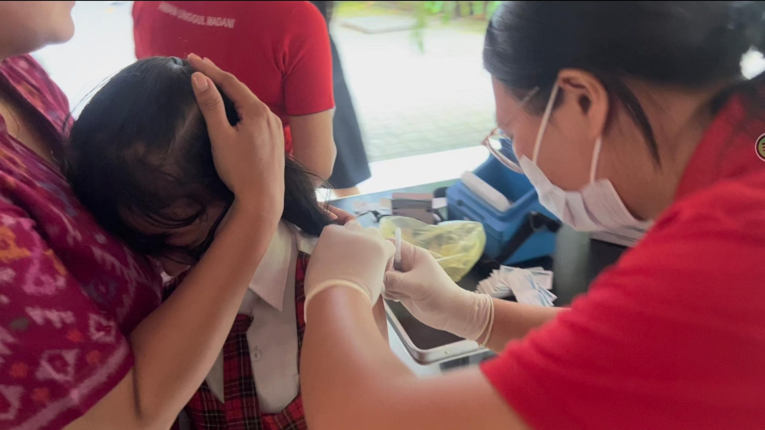DINAS Kesehatan Kabupaten Tabanan melaksanakan kegiatan pemberian imunisasi difteri dan tetanus kepada seluruh siswa sekolah dasar, Selasa (11/11/2025). Foto: ist