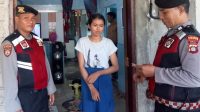 POLSEK Gianyar melaksanakan pengecekan penduduk pendatang di sebuah rumah kos. Foto: ist POLSEK Gianyar melaksanakan pengecekan penduduk pendatang di sebuah rumah kos. Foto: ist