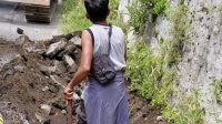 PROYEK peningkatan jalan berpotensi bersinggungan dengan pipa distribusi PAMTS yang berada tepat di bawah jalur pekerjaan. Foto: ist PROYEK peningkatan jalan berpotensi bersinggungan dengan pipa distribusi PAMTS yang berada tepat di bawah jalur pekerjaan. Foto: ist