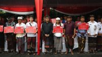 WALI Kota Denpasar, I Gusti Ngurah Jaya Negara, menyerahkan Bantuan Sosial Pascabencana dan Santunan Penguatan Ekonomi Tahap II di Kantor Wali Kota Denpasar, Kamis (27/11/2025). Foto: ist WALI Kota Denpasar, I Gusti Ngurah Jaya Negara, menyerahkan Bantuan Sosial Pascabencana dan Santunan Penguatan Ekonomi Tahap II di Kantor Wali Kota Denpasar, Kamis (27/11/2025). Foto: ist