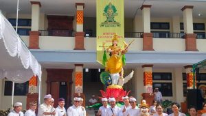 WALI Kota Denpasar, I Gusti Ngurah Jayanegara, foto bersama usai meresmikan gedung baru SDN 1 Padangsambian, Kamis (30/10/2025). Foto: ist