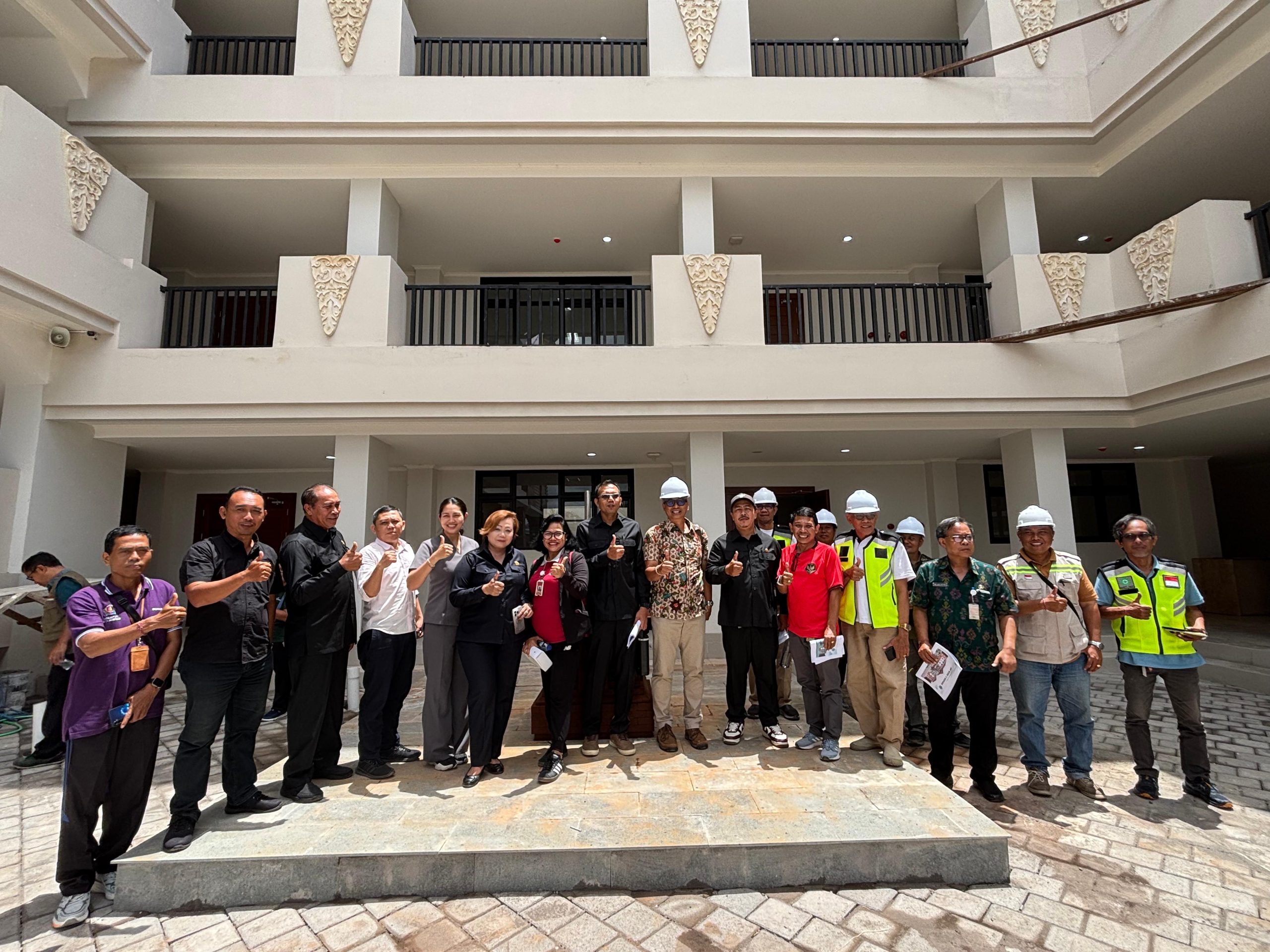 DPRD Denpasar meninjau pembangunan fisik SMPN 17 Denpasar pada Jumat (7/11/2025). Foto: ist