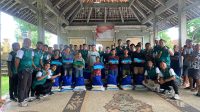 KOMUNITAS sepak bola Dikpora FC berhasil mencatatkan kegiatan amal gemilang melalui bakti sosial bertajuk “Football For Humanity” pada Sabtu, 13 Desember 2025. Dengan fokus utama di Desa Seraya Timur, Karangasem, kegiatan ini tidak hanya menyentuh masyarakat kurang mampu, tetapi juga memberikan dukungan kepada sektor pendidikan lokal. Foto: ist KOMUNITAS sepak bola Dikpora FC berhasil mencatatkan kegiatan amal gemilang melalui bakti sosial bertajuk “Football For Humanity” pada Sabtu, 13 Desember 2025. Dengan fokus utama di Desa Seraya Timur, Karangasem, kegiatan ini tidak hanya menyentuh masyarakat kurang mampu, tetapi juga memberikan dukungan kepada sektor pendidikan lokal. Foto: ist