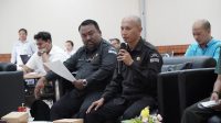 KETUA Bawaslu Badung, Semara Cipta, saat memberi pandangan dalam rapat pleno PDPB Triwulan IV 2025 di KPU Badung, Senin (8/12/2025). Foto: ist KETUA Bawaslu Badung, Semara Cipta, saat memberi pandangan dalam rapat pleno PDPB Triwulan IV 2025 di KPU Badung, Senin (8/12/2025). Foto: ist