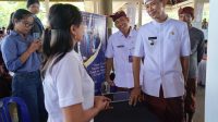 WAKIL Bupati Tjok Surya meninjau stan perusahaan yang membuka peluang kerja di Balai Budaya Ida Dewa Agung Istri Kanya, Kamis (11/12/2025). Foto: ist WAKIL Bupati Tjok Surya meninjau stan perusahaan yang membuka peluang kerja di Balai Budaya Ida Dewa Agung Istri Kanya, Kamis (11/12/2025). Foto: ist