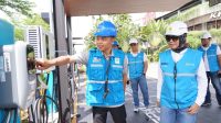 GENERAL Manager PLN UIW NTB, Sri Heny Purwanti (kanan) saat meninjau sala satu SPKLU di wilayah Kota Mataram. Foto: ist GENERAL Manager PLN UIW NTB, Sri Heny Purwanti (kanan) saat meninjau sala satu SPKLU di wilayah Kota Mataram. Foto: ist