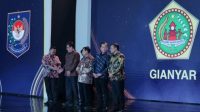 WAKIL Bupati Gianyar, Anak Agung Gde Mayun, menerima penghargaan Apresiasi Kinerja Pemerintahan Daerah. Foto: ist WAKIL Bupati Gianyar, Anak Agung Gde Mayun, menerima penghargaan Apresiasi Kinerja Pemerintahan Daerah. Foto: ist
