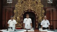 WAKIL Bupati Karangasem, Pandu Prapanca Lagosa, saat membuka rakor penanggulangan kemiskinan di Aula Saba Prakerthi, kantor Bupati Karangasem, Rabu (10/12/2025). Foto: ist WAKIL Bupati Karangasem, Pandu Prapanca Lagosa, saat membuka rakor penanggulangan kemiskinan di Aula Saba Prakerthi, kantor Bupati Karangasem, Rabu (10/12/2025). Foto: ist