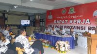KADISDIKPORA Provinsi Bali, Ida Bagus Wesnawa Punia, saat membuka Rapat Kerja YPLP PGRI Provinsi Bali, Sabtu (6/12/2025). Foto: tra KADISDIKPORA Provinsi Bali, Ida Bagus Wesnawa Punia, saat membuka Rapat Kerja YPLP PGRI Provinsi Bali, Sabtu (6/12/2025). Foto: tra