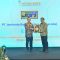 DIREKTUR Operasional Jamkrida Bali, I Made Gde Budi Dwipayana (kanan), menerima penghargaan “The Most Brilliant CEO in Human Capital Transformation of The Year 2025 – Regional Champion” yang diserahkan perwakilan dewan juri IHCBA 2025 Gatot Trihargo. Foto: ist DIREKTUR Operasional Jamkrida Bali, I Made Gde Budi Dwipayana (kanan), menerima penghargaan “The Most Brilliant CEO in Human Capital Transformation of The Year 2025 – Regional Champion” yang diserahkan perwakilan dewan juri IHCBA 2025 Gatot Trihargo. Foto: ist