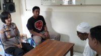 PELAKSANA Tugas Kapolsek Blahbatuh, Kompol Luh Putu Sri Sumartini, menangani kasus pemangku jadi korban pelemparan dengan mengedepankan pendekatan humanis. Foto: ist PELAKSANA Tugas Kapolsek Blahbatuh, Kompol Luh Putu Sri Sumartini, menangani kasus pemangku jadi korban pelemparan dengan mengedepankan pendekatan humanis. Foto: ist