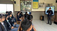 SEKSI Humas Polres Gianyar melaksanakan pembinaan netizen dan sosialisasi literasi digital bagi siswa SMK PGRI 2 Gianyar, Senin (26/1/2026). Foto: ist SEKSI Humas Polres Gianyar melaksanakan pembinaan netizen dan sosialisasi literasi digital bagi siswa SMK PGRI 2 Gianyar, Senin (26/1/2026). Foto: ist