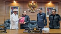 WAKIL Bupati I Wayan Diar mengajukan dua raperda strategis dalam rapat paripurna DPRD Bangli, Senin (5/1/2026). Foto: ist WAKIL Bupati I Wayan Diar mengajukan dua raperda strategis dalam rapat paripurna DPRD Bangli, Senin (5/1/2026). Foto: ist